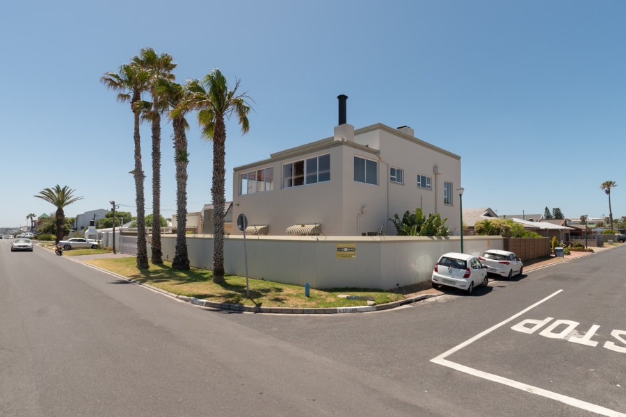 To Let 5 Bedroom Property for Rent in Melkbosstrand Central Western Cape